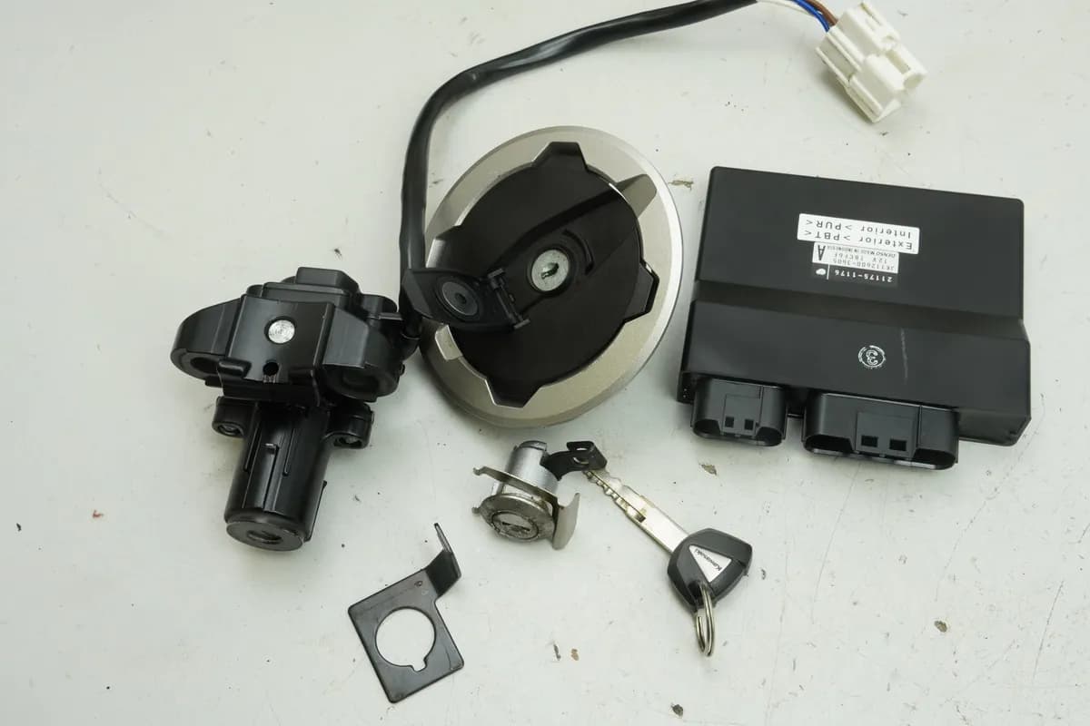 KAWASAKI Z 650 ER650HA2 Schloßsatz & CDI Steuerteil Tankdeckel Zündschloß