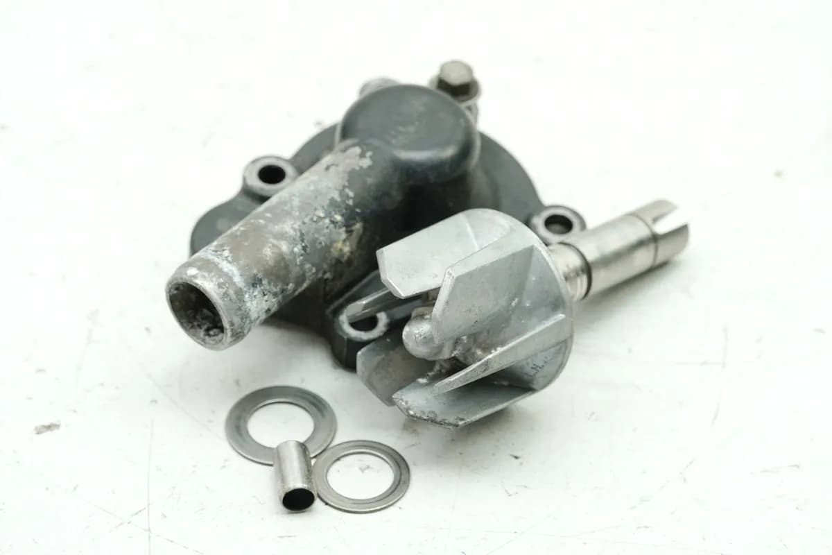 KYMCO PEOPLE GT 300 i V4 Wasserpumpe Welle Schaufelrad Motordeckel Cover