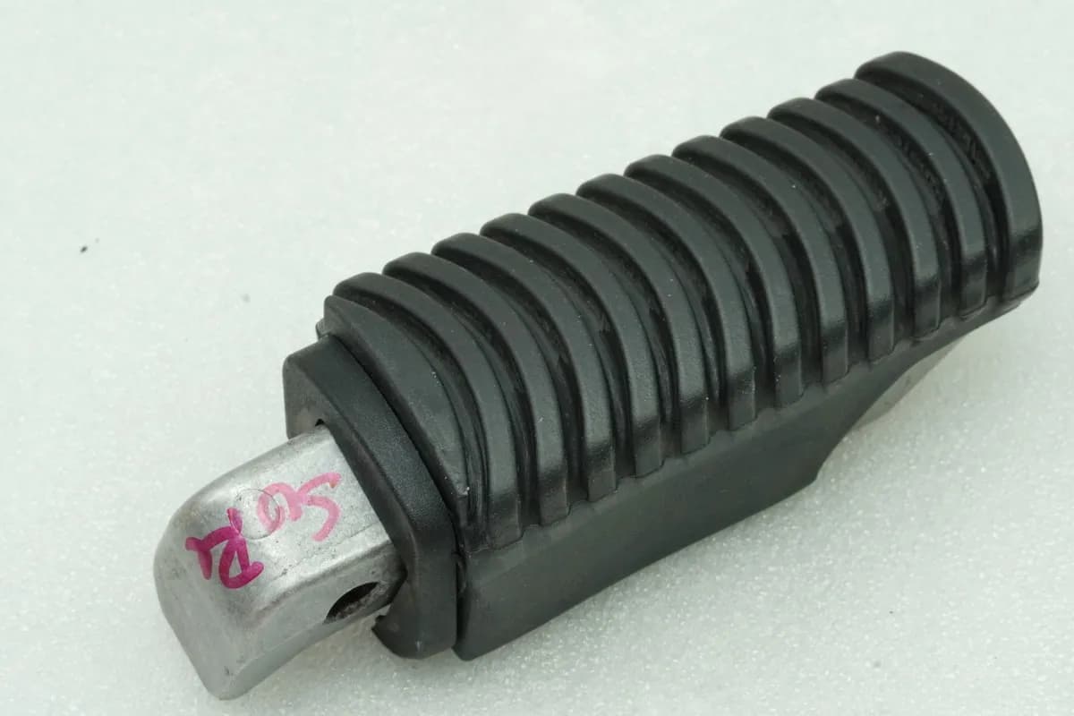 BMW F 850 GS 700 750 800 900 K81 Fußraste hinten Sozius rechts Fußrastengummi