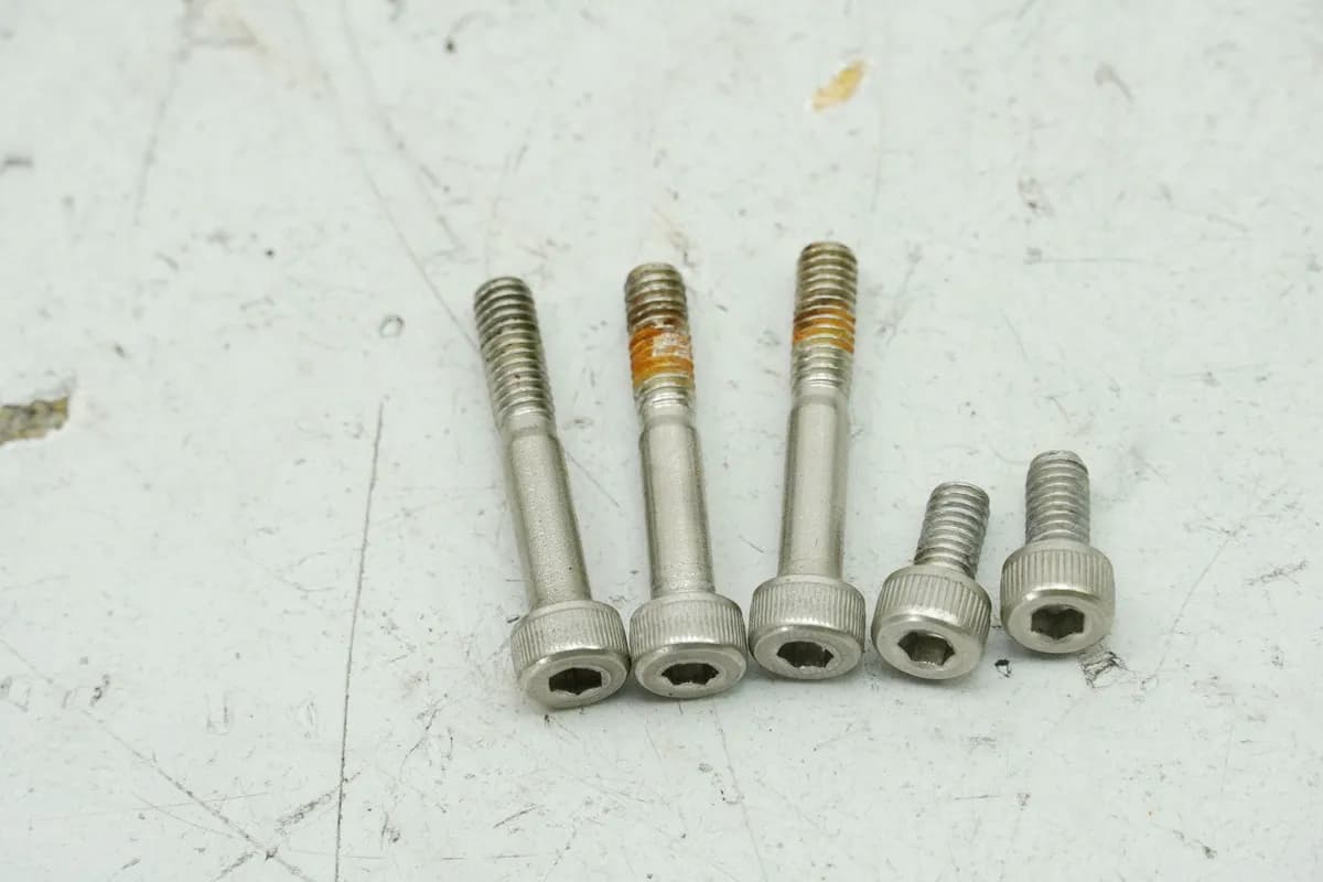 HONDA CB 125 R JC91 Schrauben Tankdeckel (für Tank)