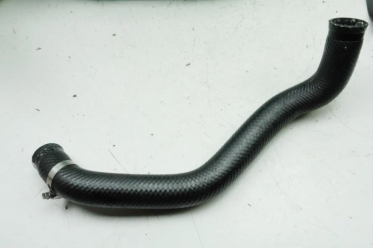 KAWASAKI ZZR 1100 D ZXT10D G Kühlerschlauch Thermostat --> Zylinderkopf