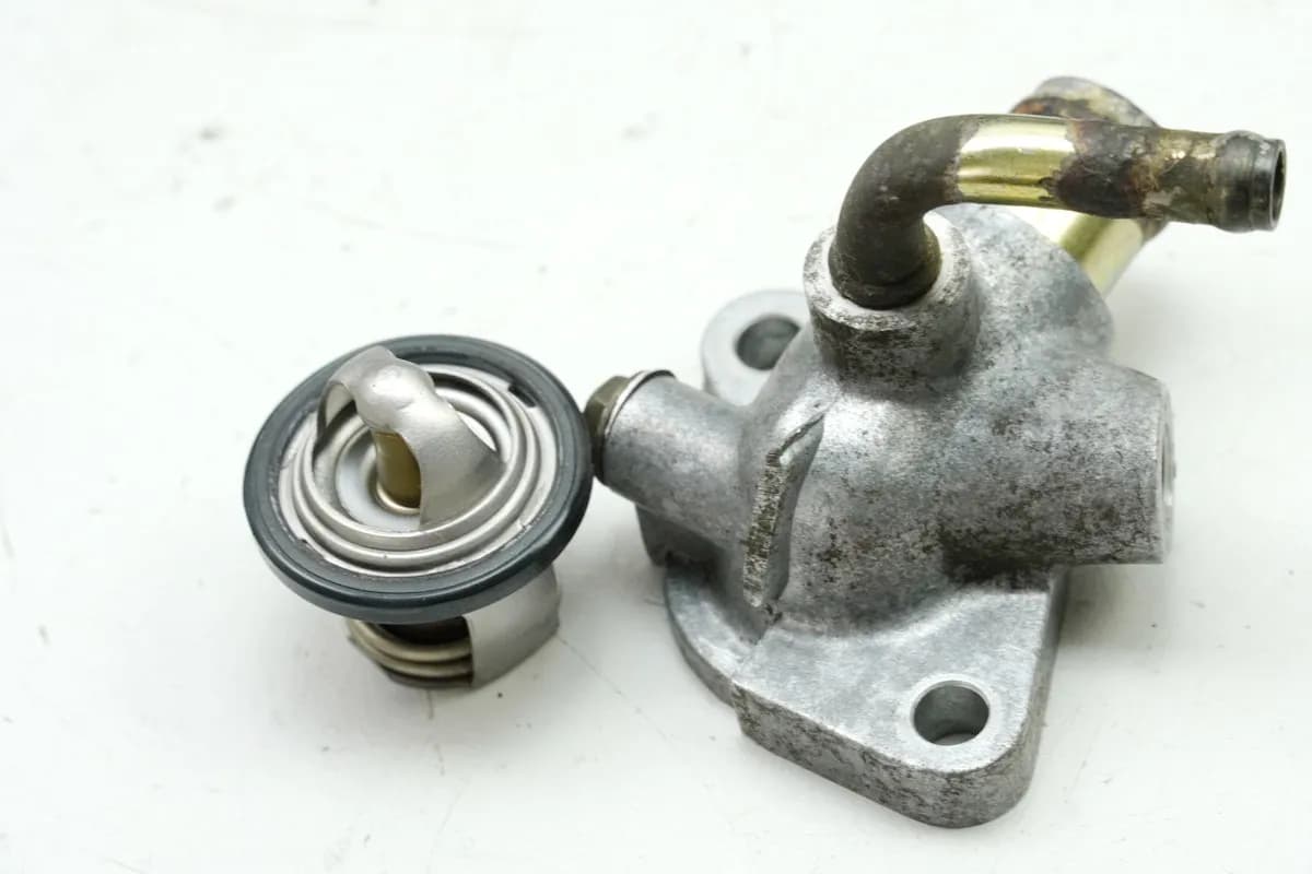 SUZUKI AN 400 WVAU BURGMAN Thermostat Thermostatgehäuse (für Motor) K1 K2