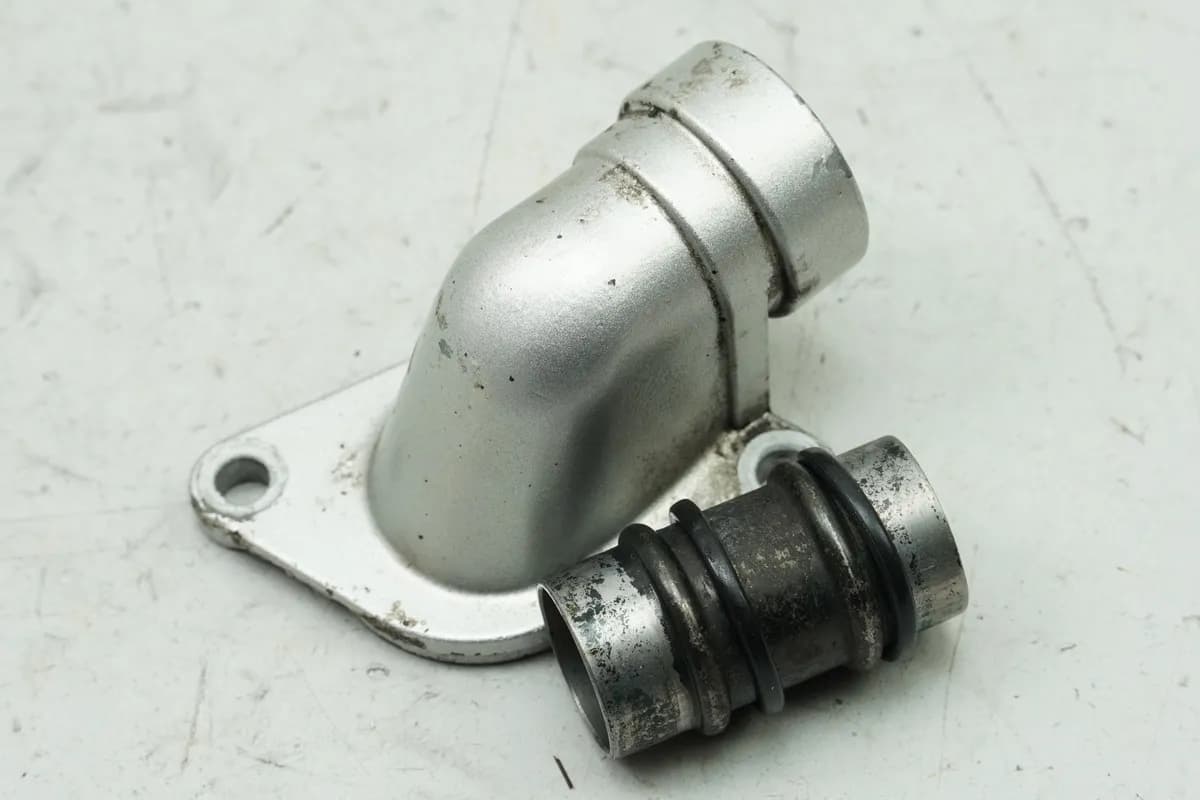 YAMAHA TDM 850 4TX Stutzen Anschluß Wasserpumpe für Kühlerschlauch