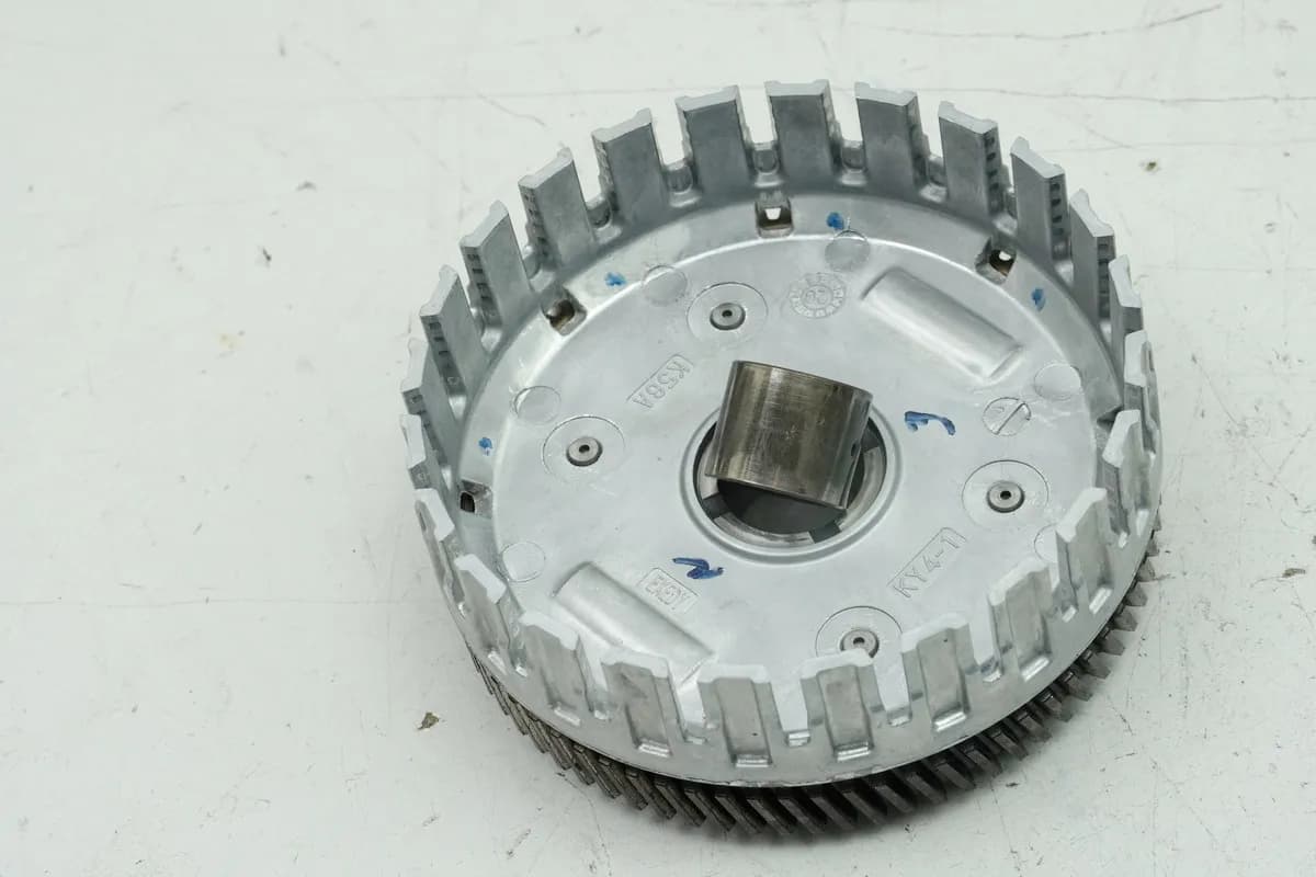 HONDA CB 125 R JC91 Kupplungskorb Kupplung Clutch Basket (für Motor 20865 km)