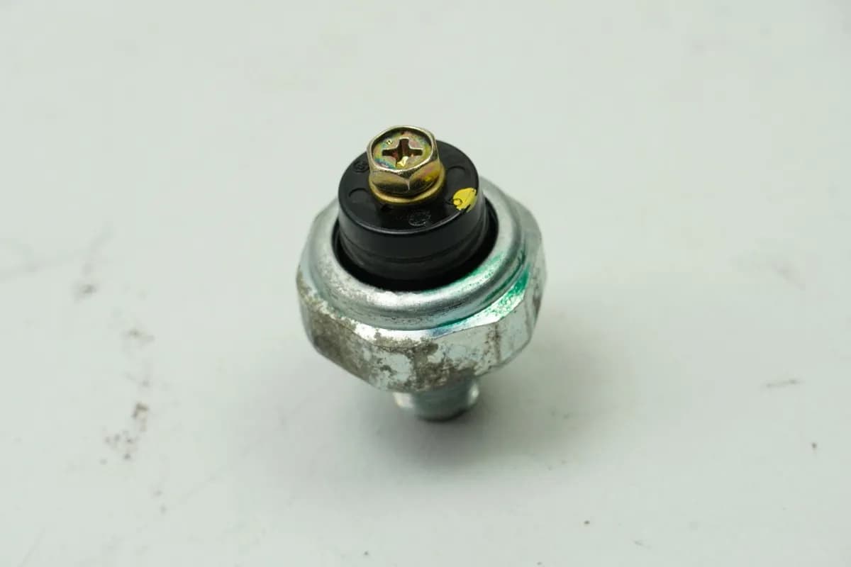 Honda GL 1500 F6C Valkyrie SC34 Öldruckschalter (für Motor)