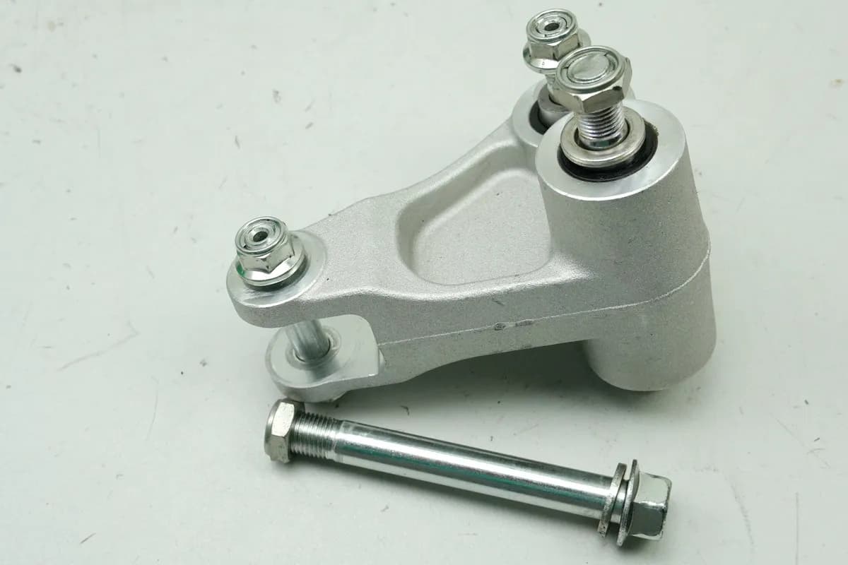 YAMAHA MTN 1000 MT-10 RN78 Umlenkung Lager für Federbein Stoßdämpfer NUR 4550 km