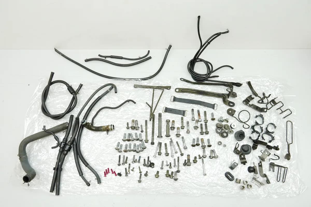 YAMAHA TDM 850 4TX Schrauben & Kleinteile (für Rahmen Fahrwerk Verkleidung)