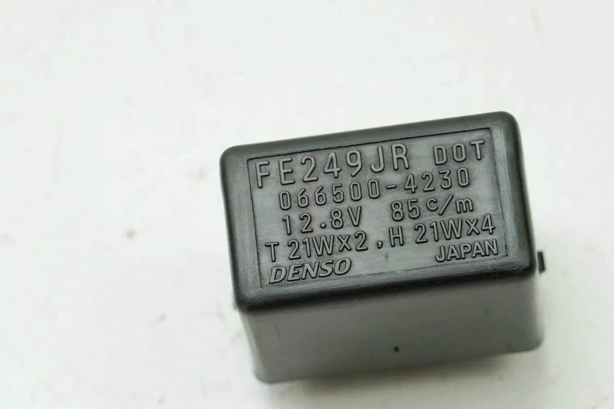 SUZUKI AN 400 WVAU BURGMAN Blinkrelais Blinkgeber original Blinkerrelais K1 K2