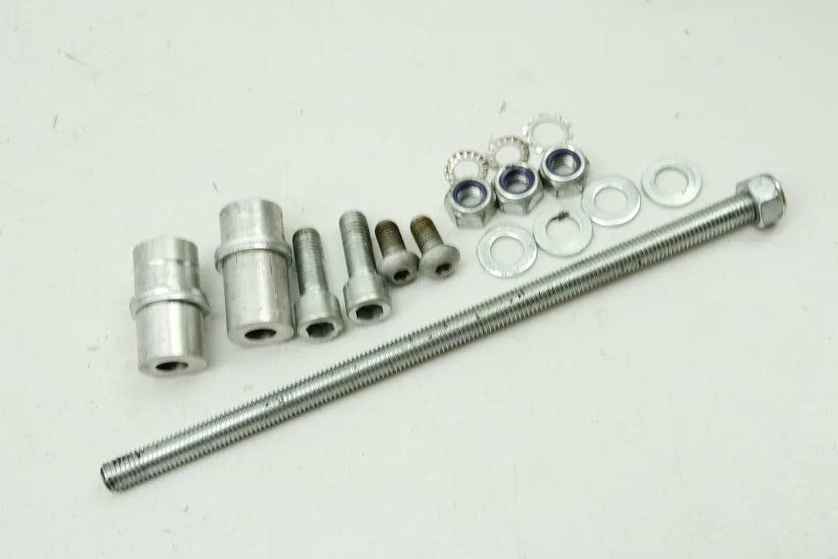 MOTO GUZZI California 1100 EV KD Halterung Motor Achse Rahmen hinten Hülsen