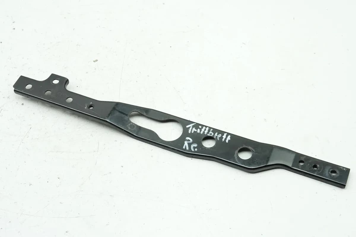 KYMCO PEOPLE GT 300 i V4 Halterung rechts Trittbrett Trägerplatte Strebe