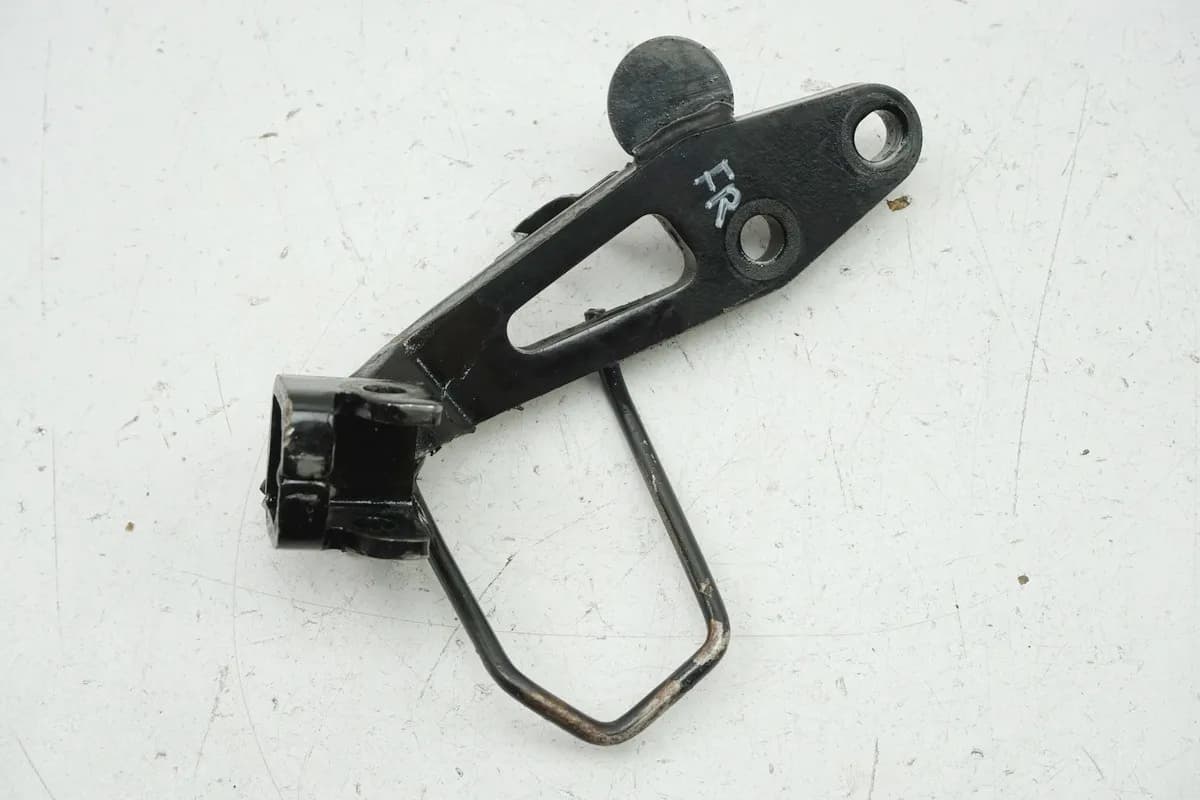 KAWASAKI EL 250 B ELIMINATOR Fußrastenträger Fahrer rechts Halter Fußraste