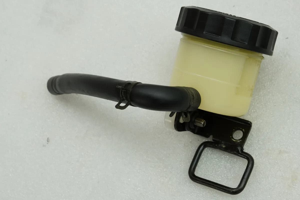 KAWASAKI ZX-7R ZX750P N Bremsflüssigkeitsbehälter vorn (für Bremspumpe) 96-03