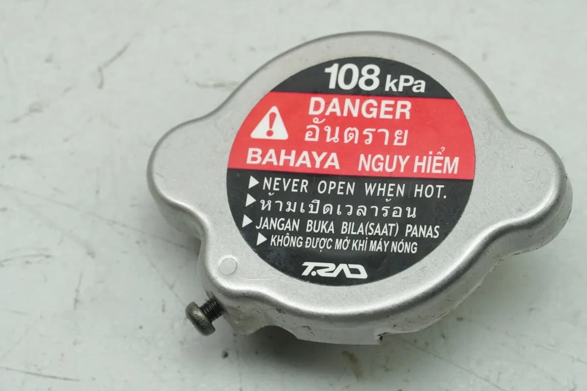 KAWASAKI Z 650 ER650HA2 Kühlerdeckel original Deckel Kühler Verschluß Kappe