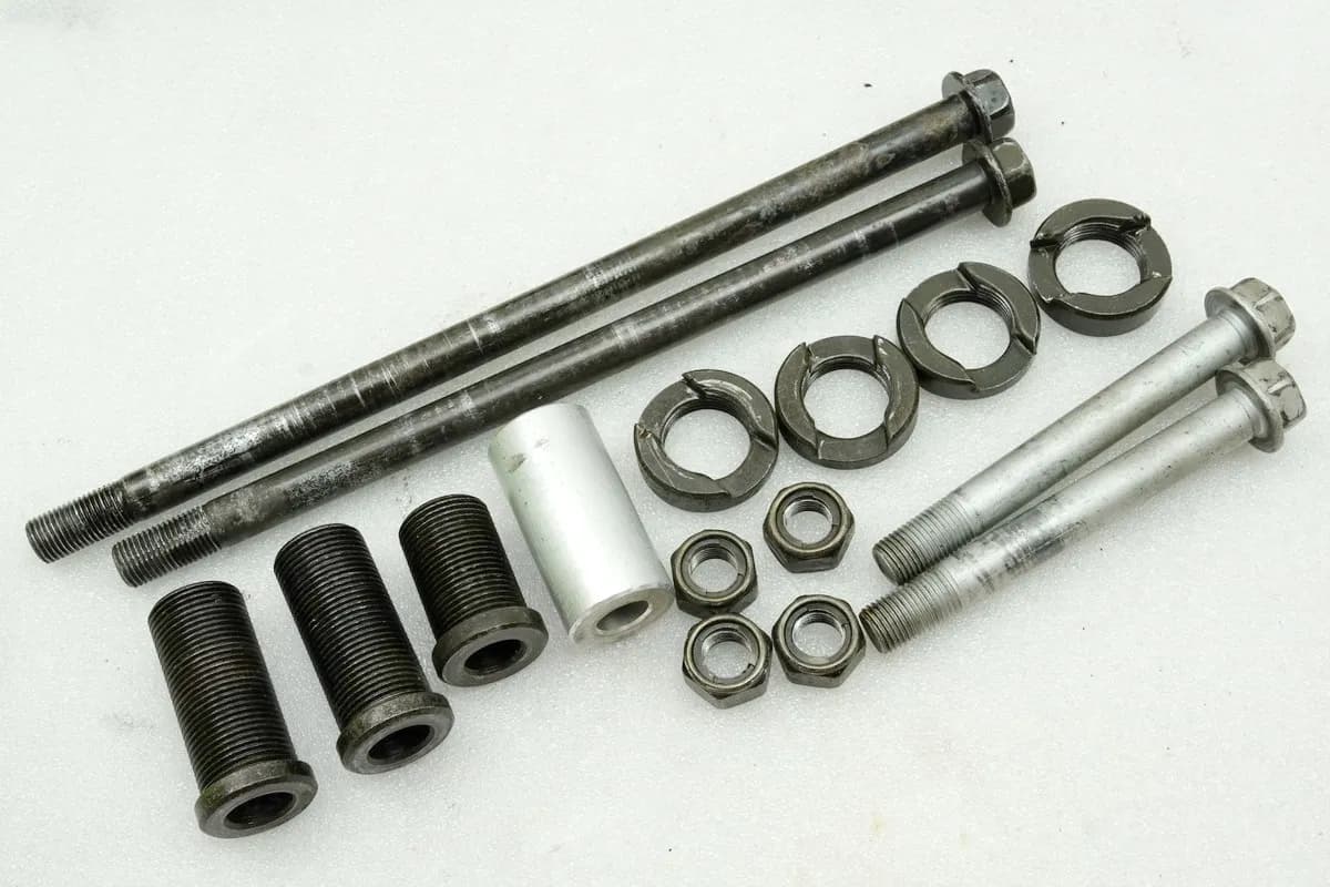 KAWASAKI ZX-7R ZX750P N Halterung Motor Achse Bolzen Distanz Motorhalter 96-03