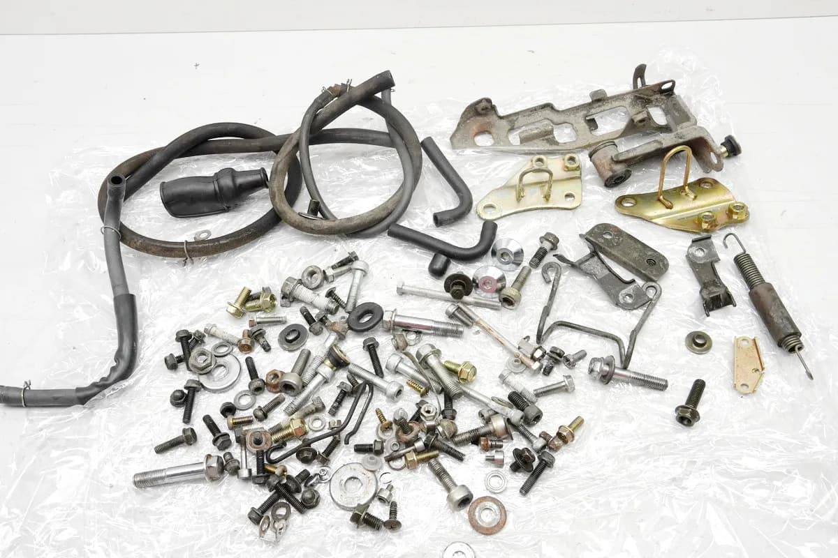 HONDA CB 750 RC42 SEVENFIFTY Schrauben & Kleinteile Halter (für Rahmen Fahrwerk)