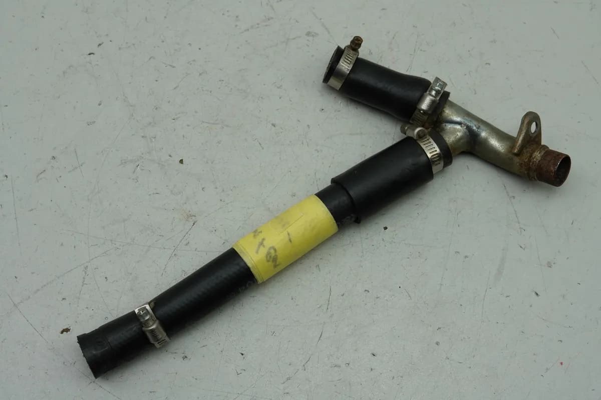 YAMAHA YZ 426 F 5BE Kühlerschlauch Stutzen Kühler li - Kühler re -> Wasserpumpe