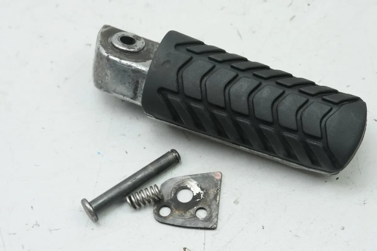 KAWASAKI Z 650 ER650HA2 Fußraste Sozius rechts (für Fußrastenanlage Halteplatte)