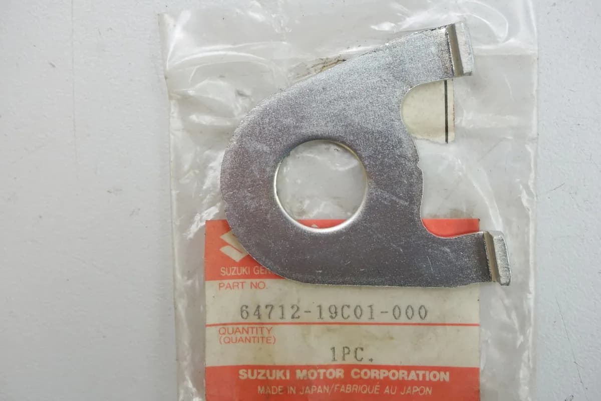 Suzuki Distanz Justierung Kettenspanner Felge hinten 64712-19C01-000 GS GSX NEU