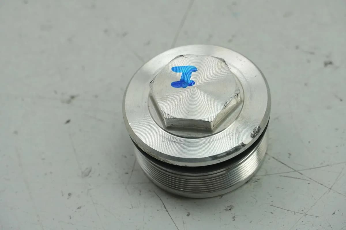 KAWASAKI Z 650 ER650HA2 Gabel Verschluß Schraube I Stopfen (für Standrohr Holm)