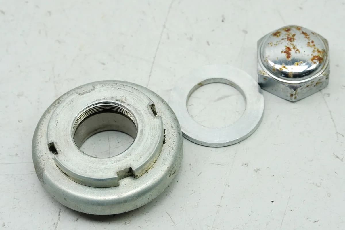 HONDA CB 450 N PC14 Mutter Sicherung Lager Gabelbrücke Lenkkopf