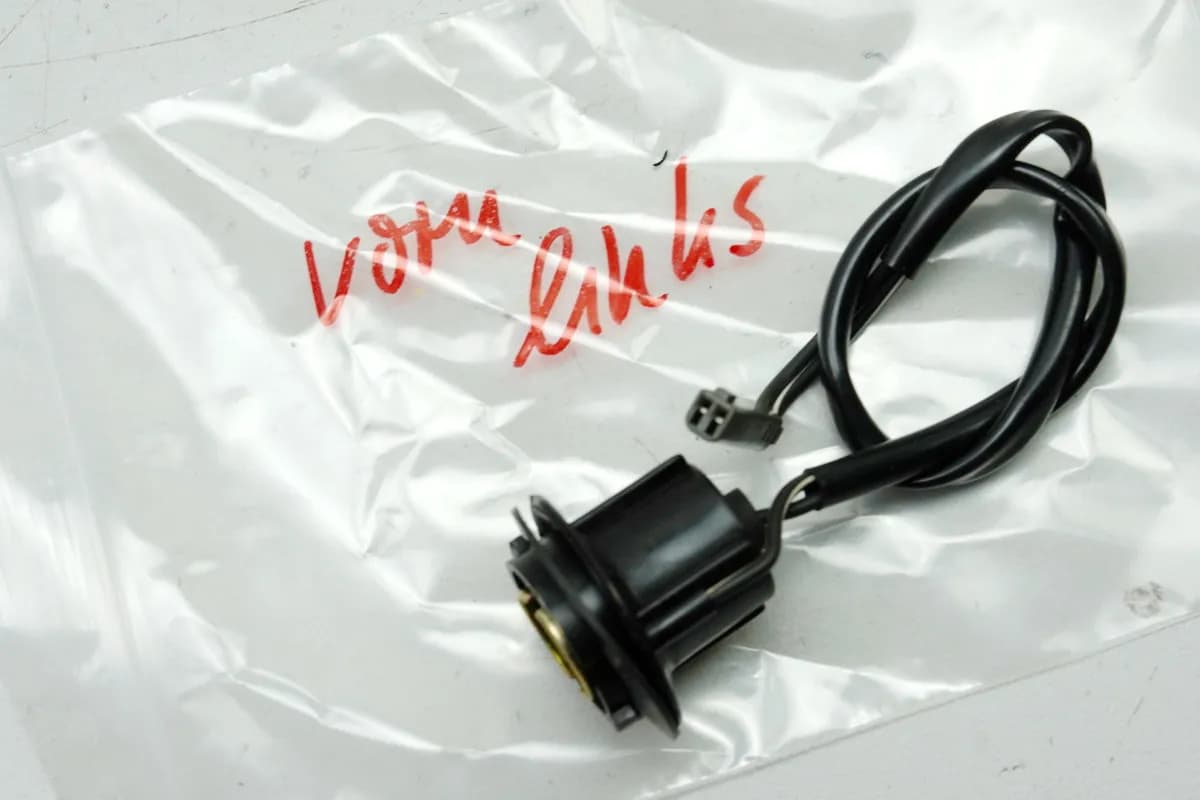 SUZUKI GSX 600 F AJ Sockel Fassung Blinker links vorn Kabel 98-02