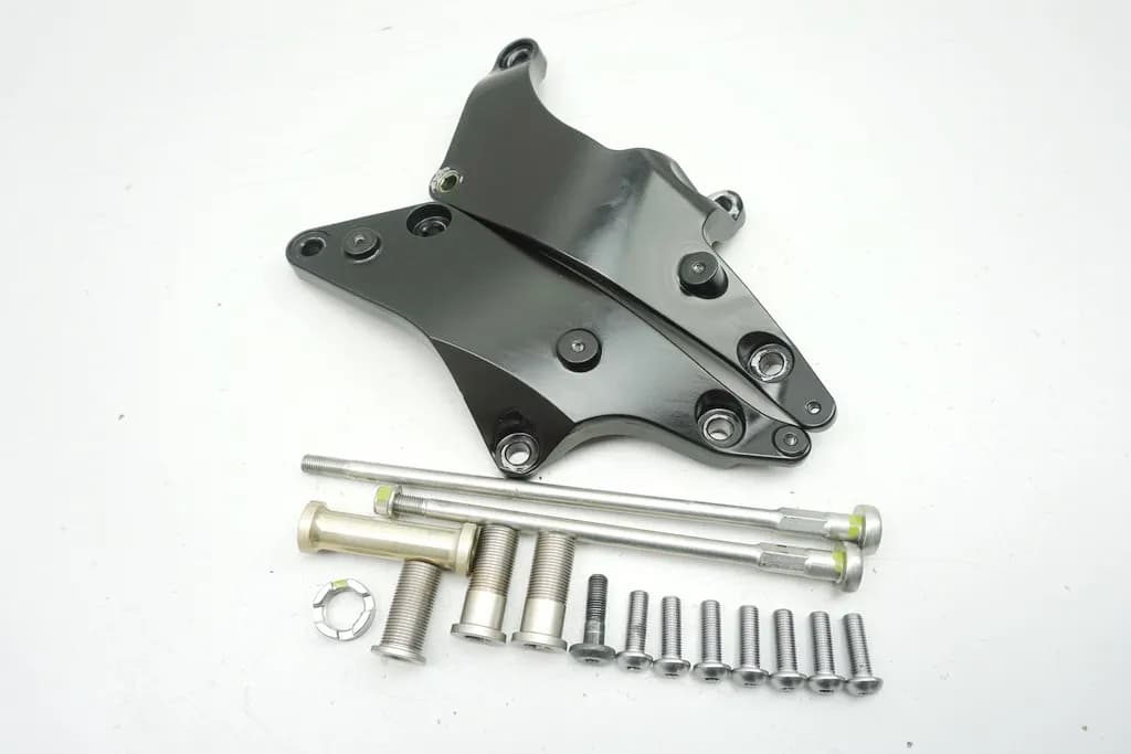 KAWASAKI ZX-10R ZXT00D HALTERUNG MOTOR ACHSE HALTER SCHRAUBEN MOTORHALTER 06-07