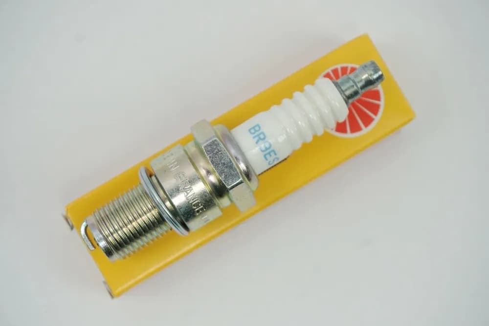 Zündkerze NGK - BR9ES für Aprilia Honda Suzuki Yamaha - NEU