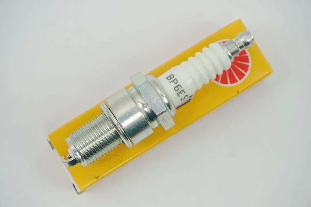 Zündkerze NGK - BP6ES für BMW Moto Guzzi Suzuki Yamaha - NEU