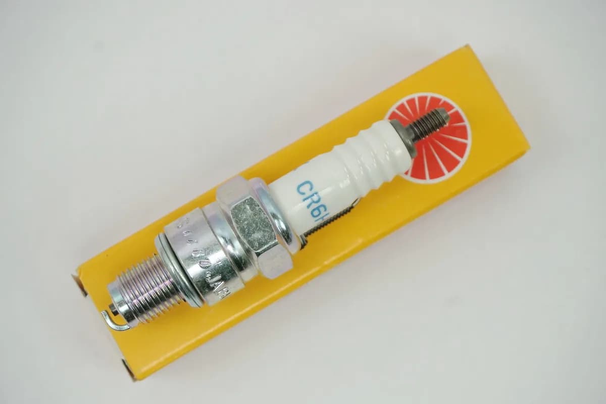 Zündkerze NGK - CR6HS für Honda Yamaha - NEU