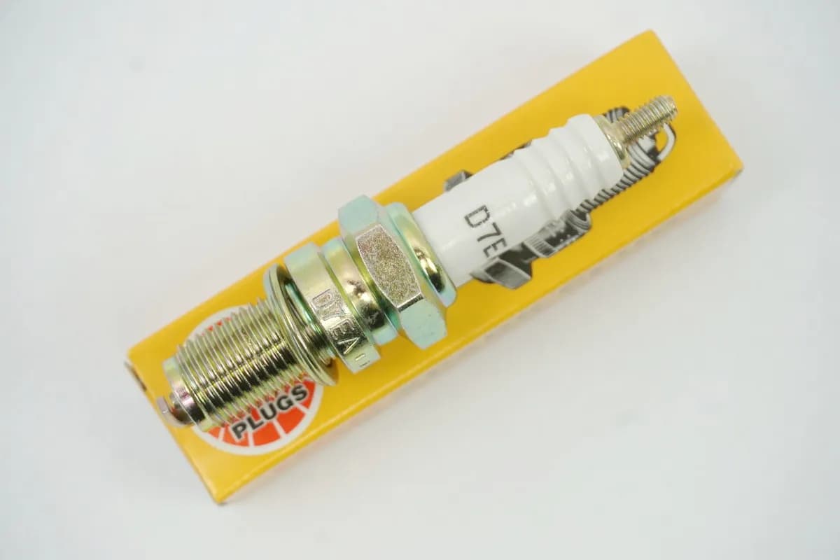 Zündkerze NGK - D7EA für BMW Suzuki Yamaha - NEU