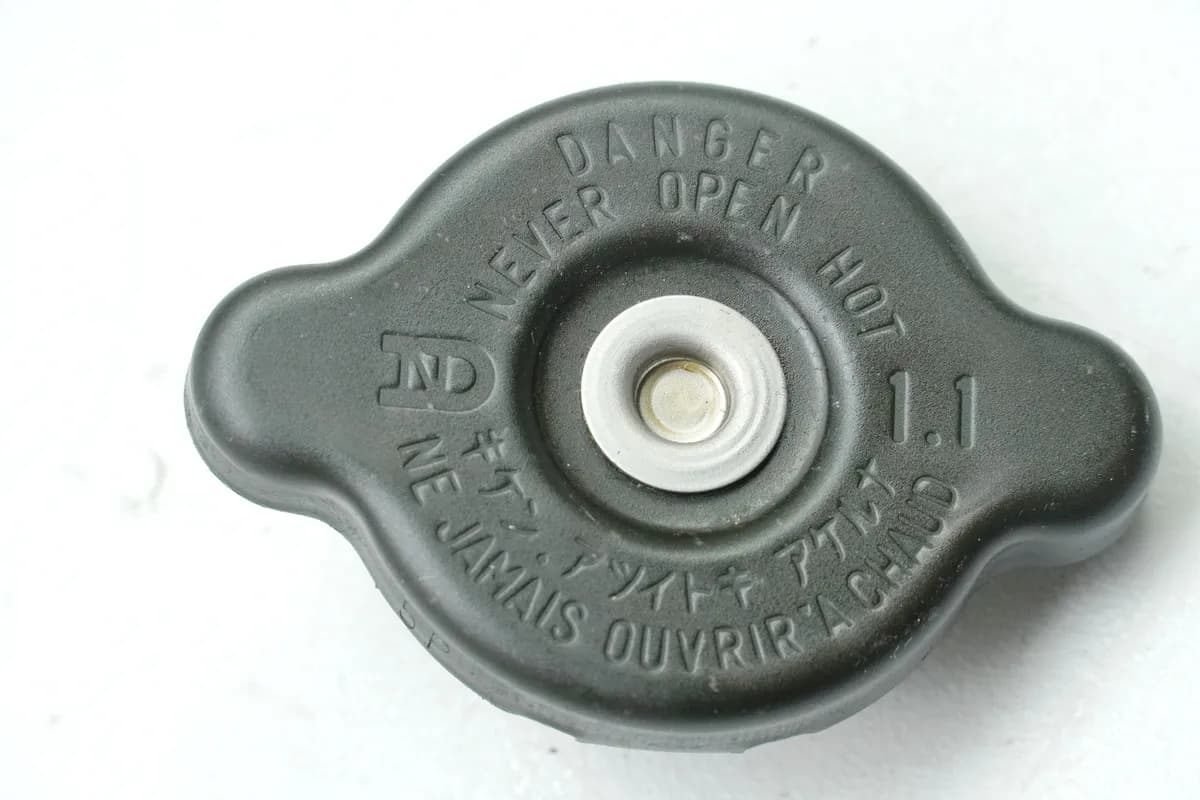 SUZUKI RF 900 GT73B Kühlerdeckel Verschluß Einfüllstutzen Cover Deckel