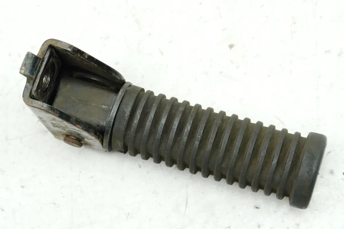 HONDA CB 450 N PC14 Fußraste Sozius rechts Footrest