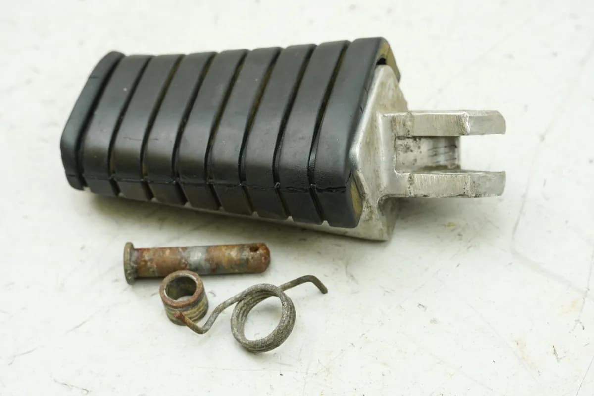 YAMAHA XV 750 4PW VIRAGO Fußraste Fahrer links vorn Footrest