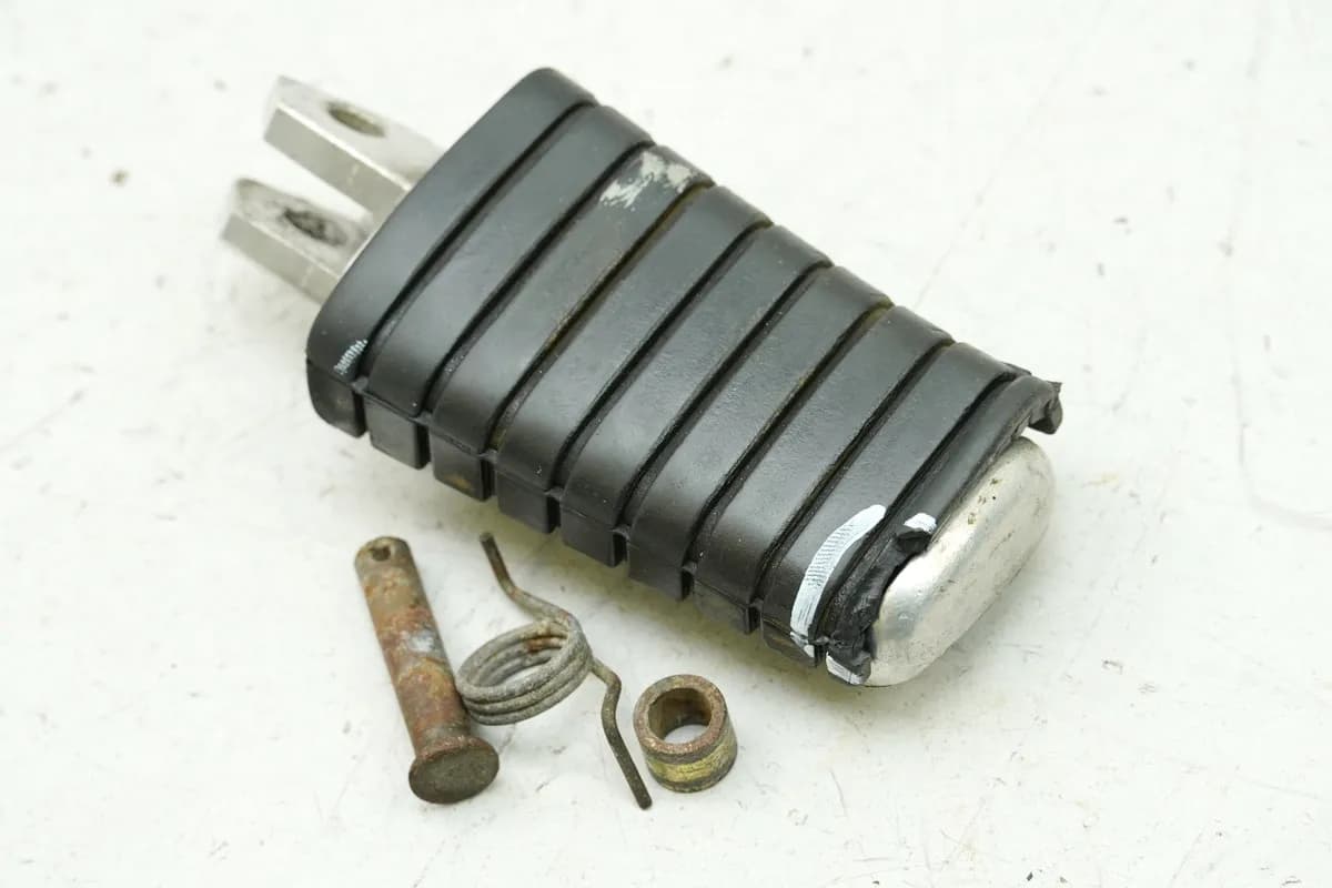 YAMAHA XV 750 4PW VIRAGO Fußraste Fahrer rechts vorn Footrest