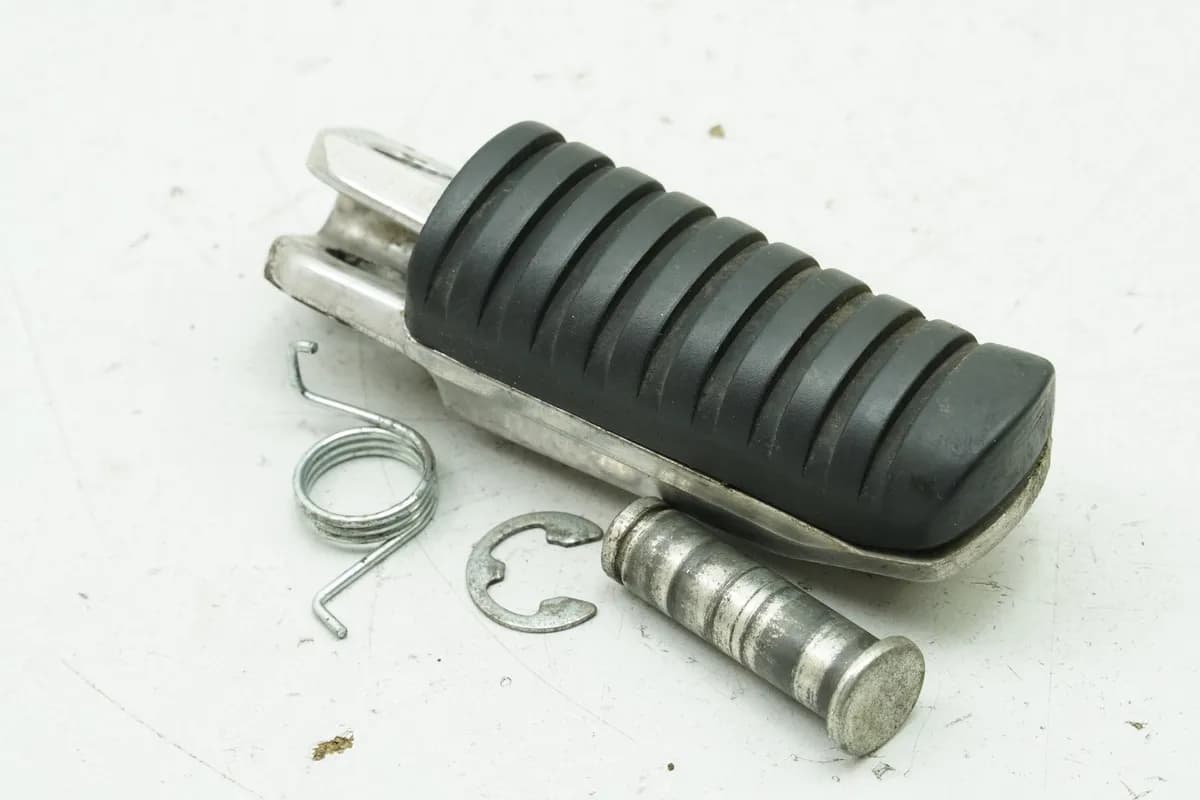 KAWASAKI NINJA 250 R EX250K Fußraste Fahrer rechts