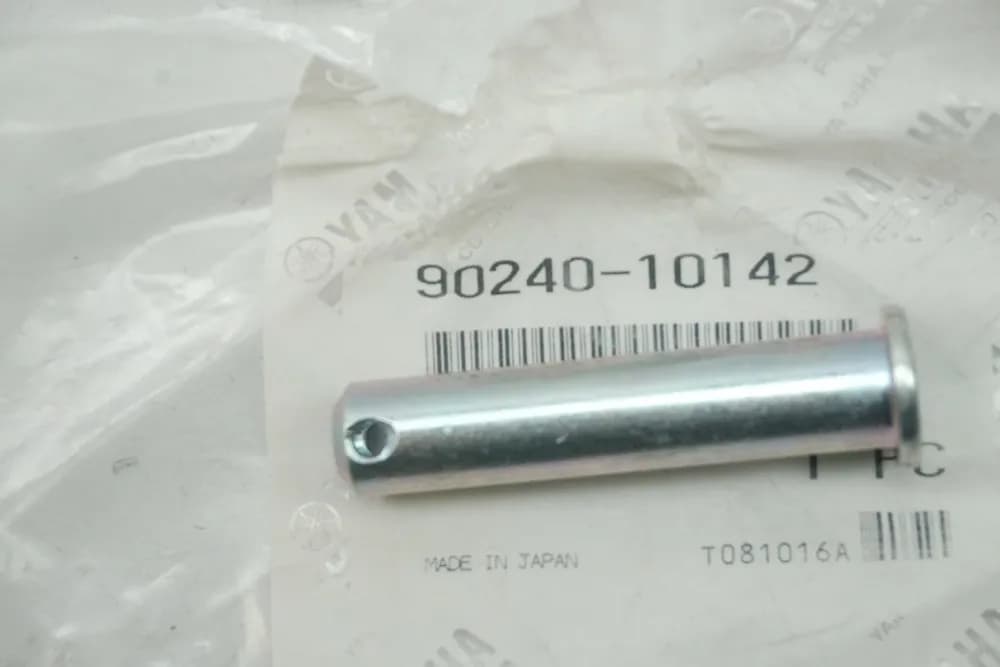 Yamaha Schraube Stift Halter Fixierung Fußraste original 90240-10142 YZ WR - NEU
