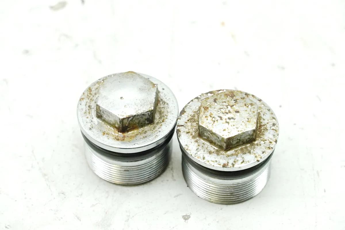 HONDA CB 450 N PC14 Gabel Verschluß Schraube Stopfen (für Gabelholm Standrohr)