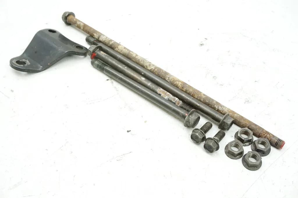 HONDA VT 500 C PC08 HALTERUNG MOTOR ACHSE SCHRAUBEN BOLZEN MOTORHALTER