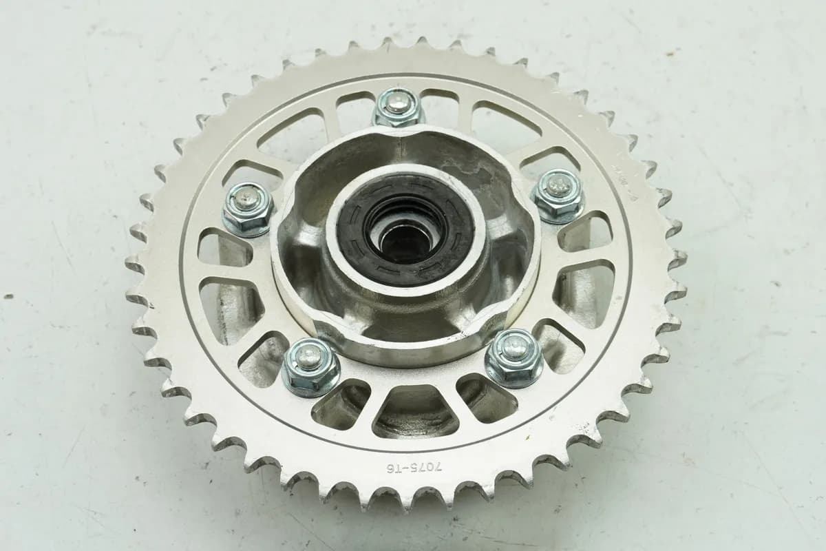 Honda CBR 900 SC33 Kettenradträger IV Aufnahme Kettenrad Hinterradfelge 96-99