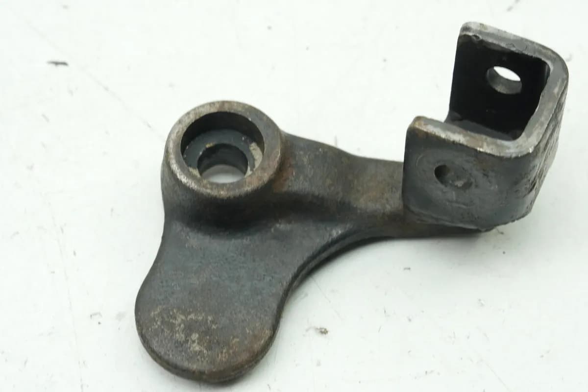 HONDA GL 500 PC02 SILVER WING Fußrastenträger Fahrer rechts vorn Halter Fußraste