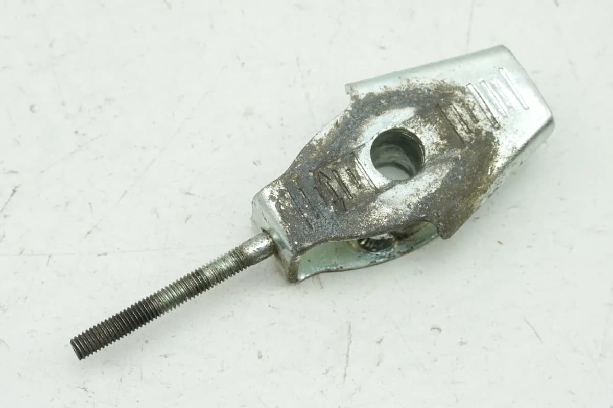 HONDA CBR 125 JC34 Kettenspanner (für Schwinge)