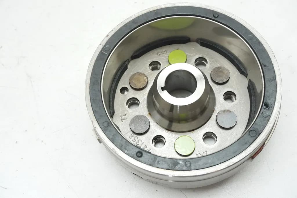 YAMAHA YZF 600 4TV THUNDERCAT LIMA ROTOR POLRAD LICHTMASCHINE (für Motor)