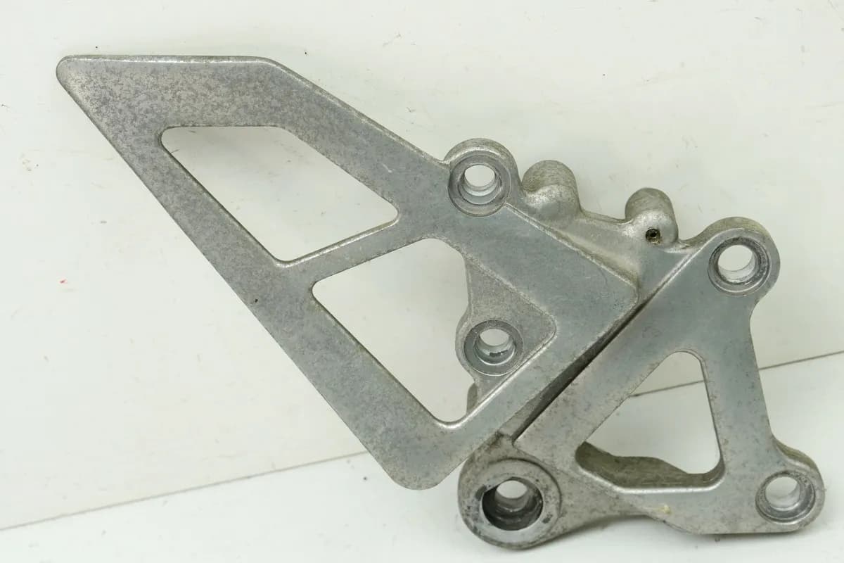 KAWASAKI ZX-7R ZX750P Fußrastenträger Fahrer rechts Halter Fußraste Platte 96-03