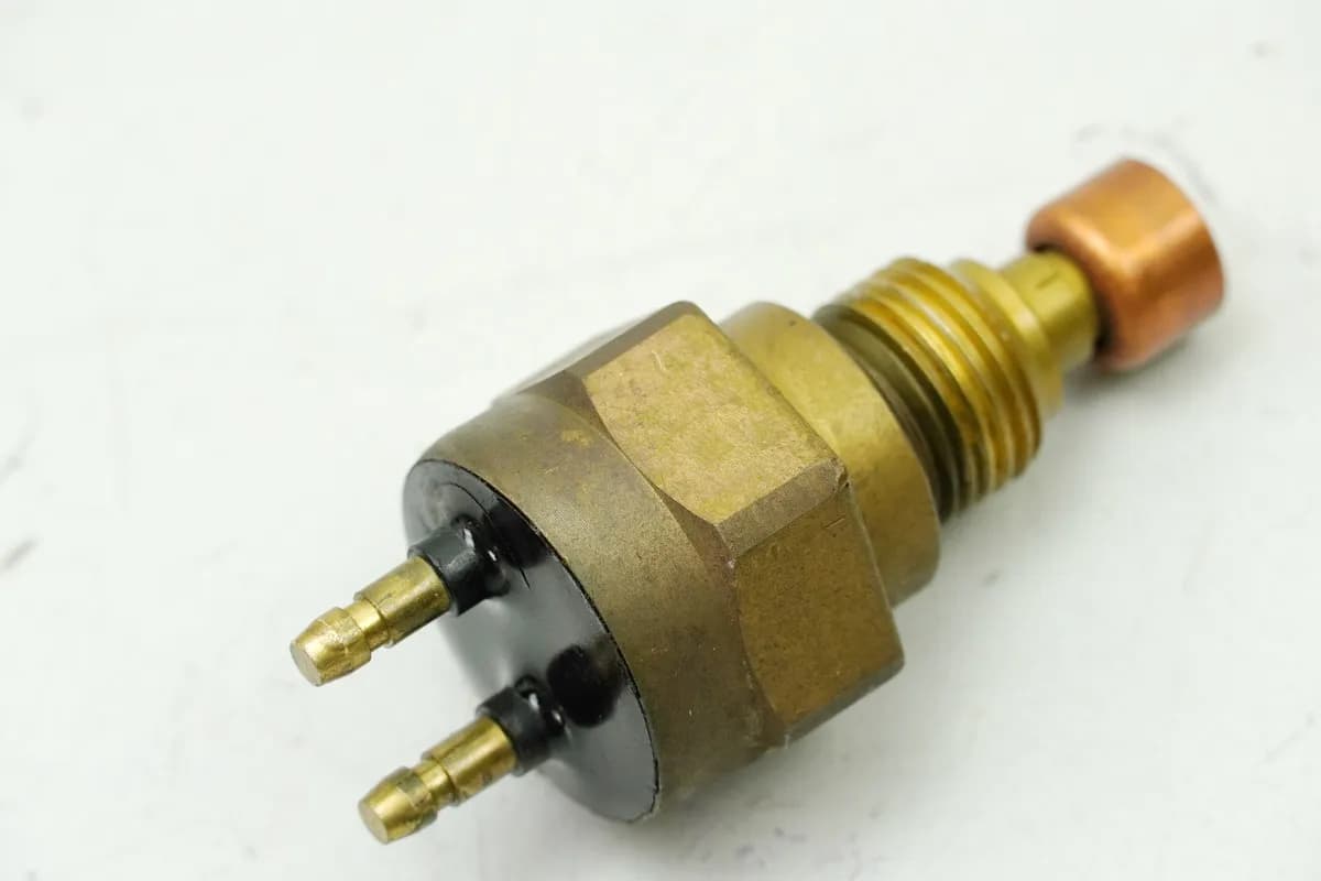 KAWASAKI ZX-7R ZX750P Thermoschalter für Lüfter Kühler Schalter Ventilator 96-03