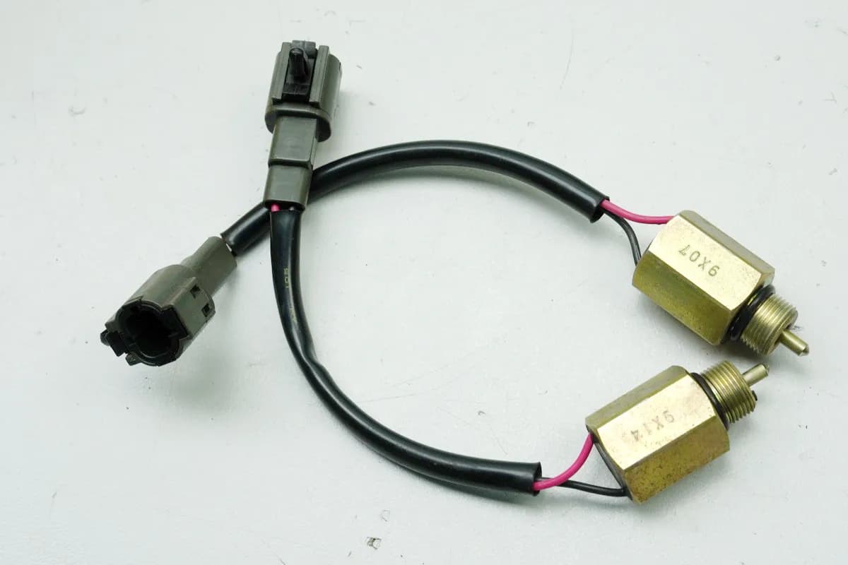 KAWASAKI ZX-9R ZX900E Benzin Ventil Absperrventil 1+4 für Vergaser Keihin G 536