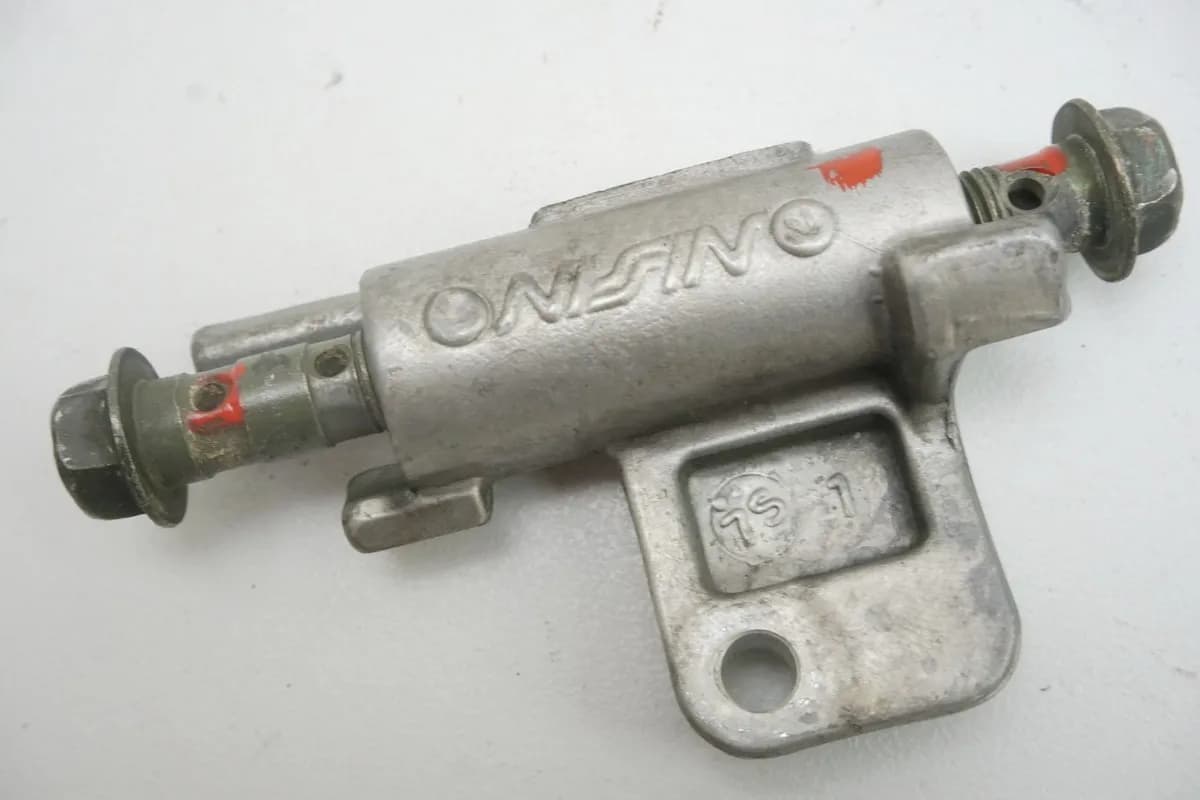 SUZUKI GSX 600 F AJ Bremsverteiler Bremszylinder Bremsverteilerzylinder 98-02