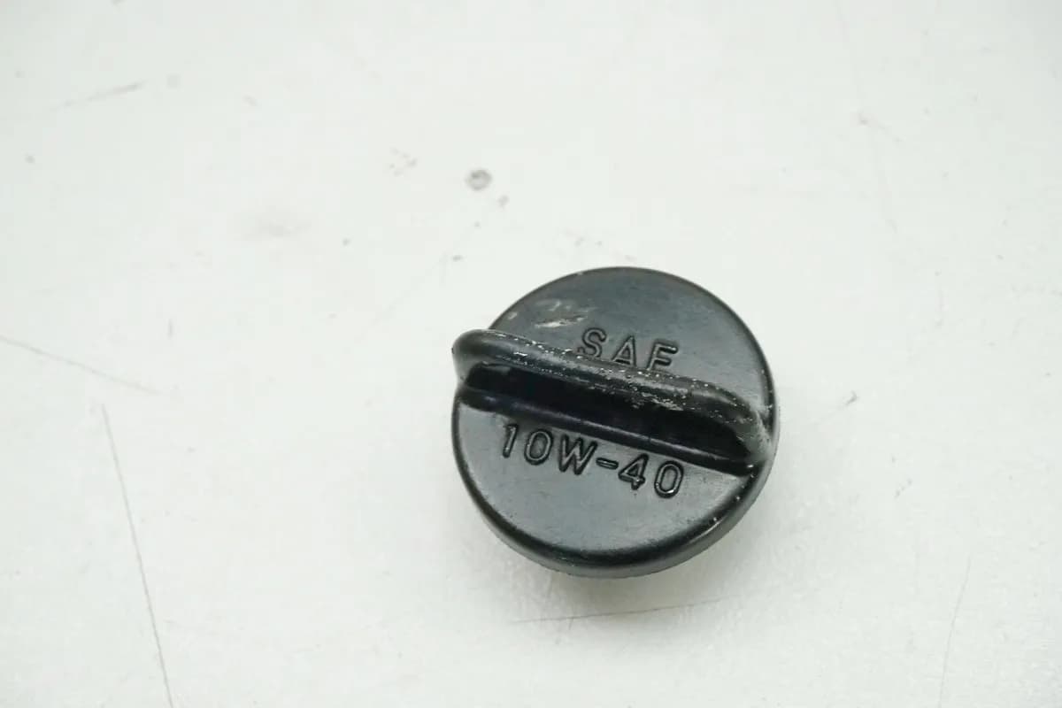 SUZUKI GSX 600 F AJ Deckel Öleinfüllstutzen Cover Verschluß Schraube Motoröl 98-