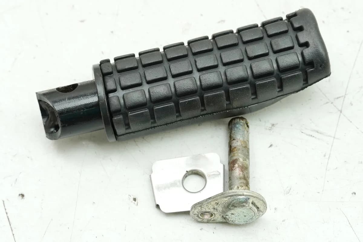 HONDA CBF 1000 FA SC64 Fußraste hinten Sozius rechts (für Fußrastenplatte Halter)