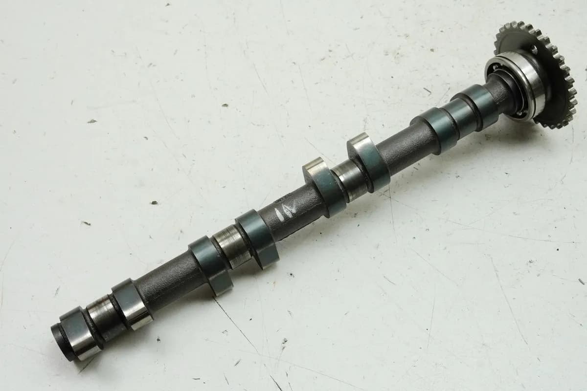 KAWASAKI ZX-7R ZX750P Nockenwelle Einlass 26678 km für Zylinderkopf Motor 96-03