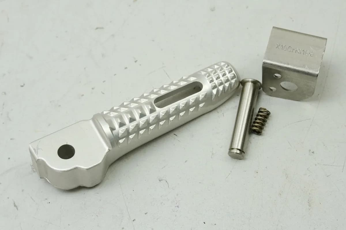 BMW S 1000 R K47 S 1000 RR K67 HP4 R nine T Fußraste Sozius rechts original